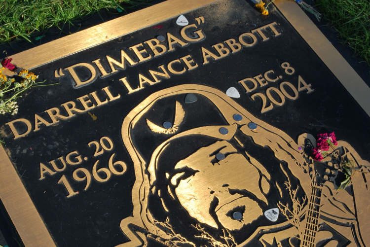 dimebag-darrell-memorial.jpg