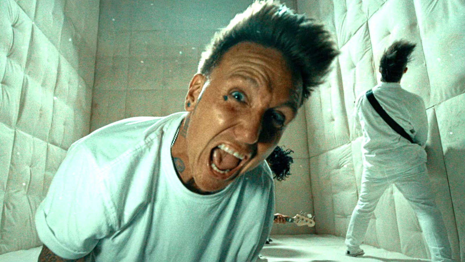 papa-roach-braindead-video-screengrab-2025.jpg