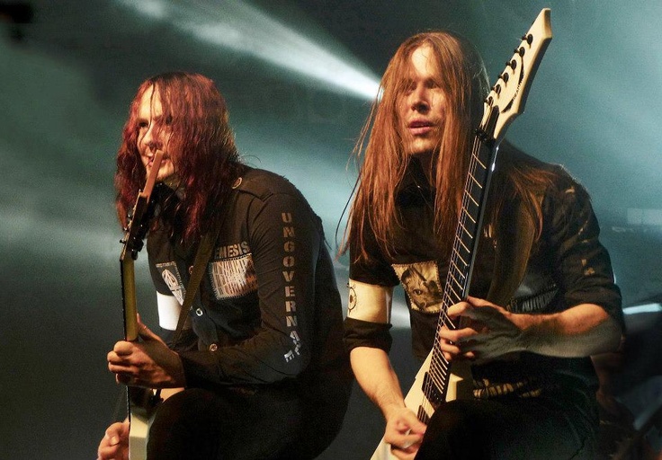 Christoper és Michael Amott (Arch Enemy)<br /><br />Az Amott tesók közös munkája leginkább az Arch Enemy klasszikus korszakához köthető. Habár Chris már azelőtt is egyszer otthagyta az azóta is robogó melodic death brigádot, de kb. 2011-ig szinte minden nagylemezen ott szerepel a neve, vitathatatlanul príma dalokat szállítottak le együtt. Chris a kilépése óta elsősorban az Armageddonban nyúzza a húrokat, Michael pedig az Arch Enemy mellett a Carcassban és a Spiritual Beggarsban osztja a riffeket a közönségnek.