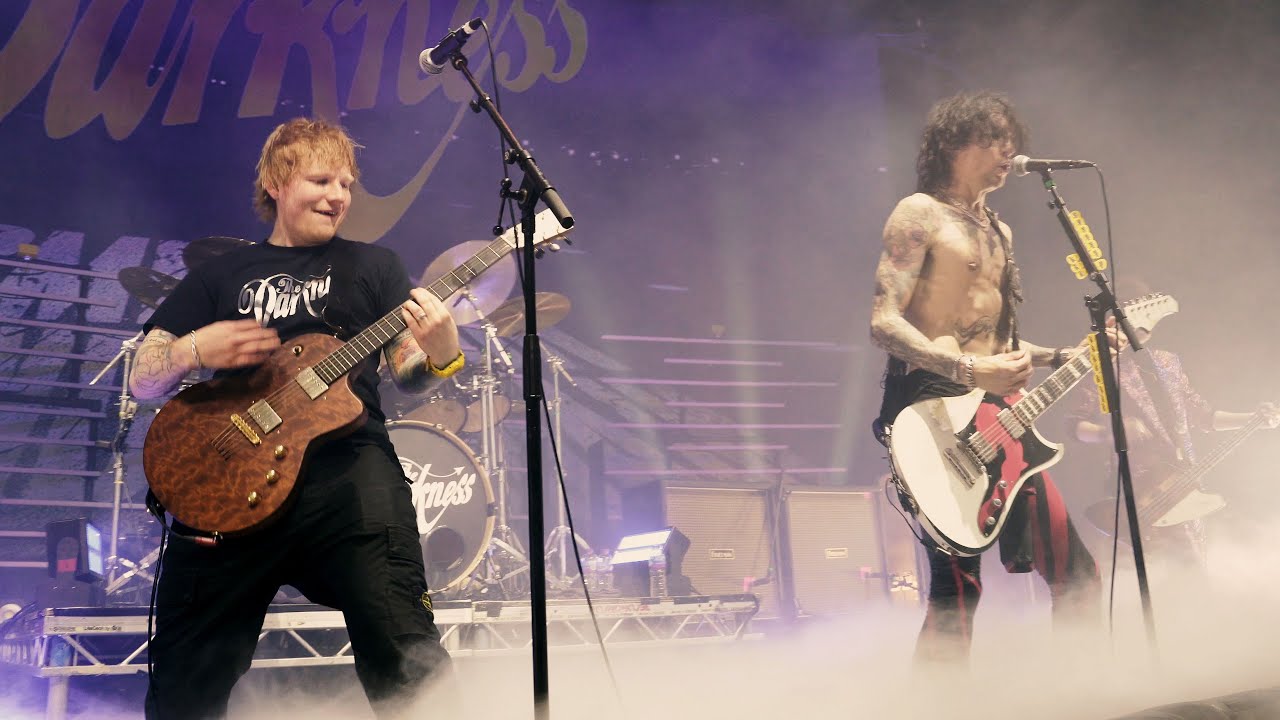 Ed Sheerannel nyomta a The Darkness