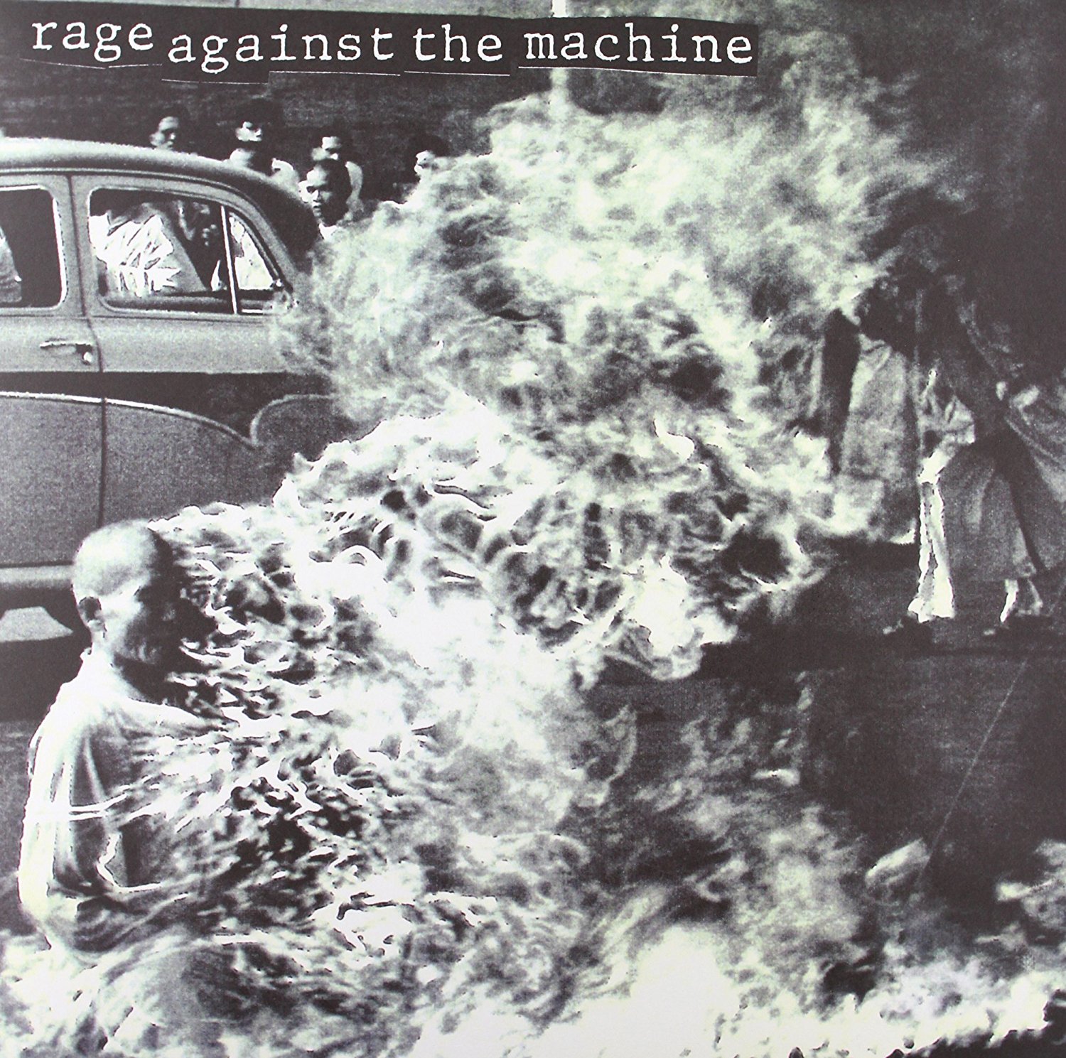 Rage Against the Machine - Rage Against the Machine<br /><br />Ritka az, amikor egy csapat az első lemezével már azonnal a köztudatba robban. Innen lehet tudni, hogy legendákról beszélünk. A politikai témákat abszolút nem mellőző RATM már a debütkorongon is olyan alaptételeket rakott le, mint a Bombtrack, a Killing In The Name, a Wake Up, vagy a Bullet In The Head. De akár szépen fel is sorolhatnánk mindegyik dalt.