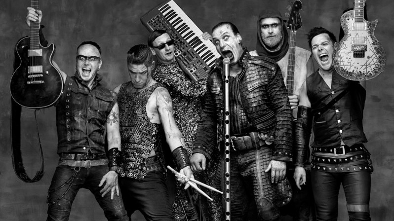 Rammstein - ?<br /><br />A németek sem kapkodták el az utóbbi időben a dalgyártást, a koncerteken már játszott Ramm4-t leszámítva a 2011-es válogatáslemezen jött ki új dal, a Mein Land, azelőtt pedig 2009-ben volt album. A még cím nélküli korong már tavaly is javában írási fázisban volt, ha hihetünk az interjúknak, kétlemeznyi anyagból fogják kiszűrni a javát, rosszabb hír viszont: lehet, hogy ez lesz az utolsó Rammstein CD.