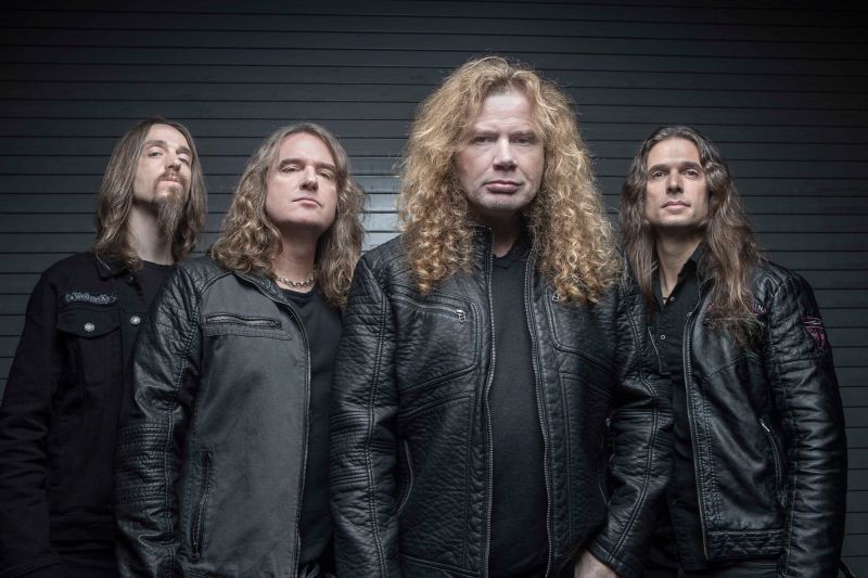 Megadeth - ?<br /><br />Dave Mustaine azóta már szerencsésen gyógyuló torokrákja rendesen beleszólt a friss lemez írásába. Ennek ellenére a jövőre Budapestre is ellátogató thrasherek nem terveznek lágyulni, Dirk Verbeuren jóvoltából várhatóan rendesen rá is fognak lépni a gázpedálra.