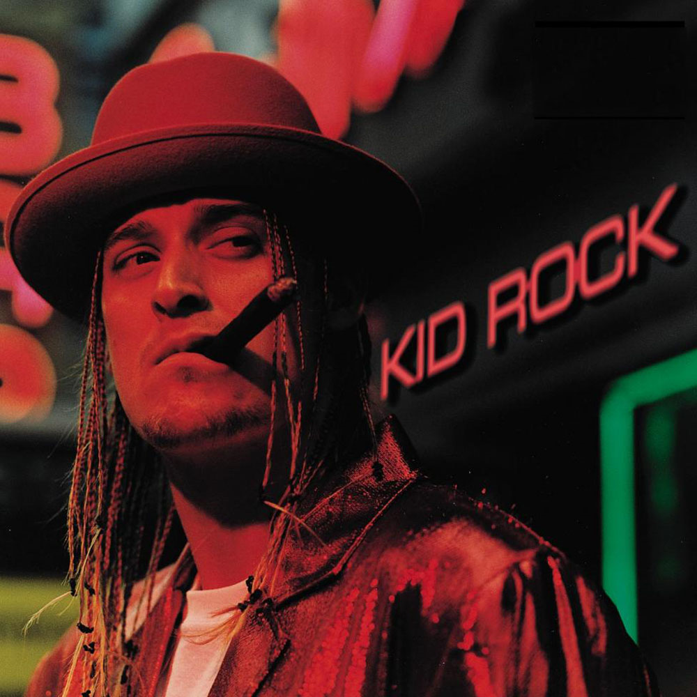 Kid Rock, ‘Devil Without a Cause‘ (1998) - 11 millió<br /><br />Lehet, hogy sokan vitatják eme lemez létjogosultságát, de az eladás az eladás! A rap-rock fenegyerek ezen albumát rendesen megtömte county elemekkel, a Bawitbada meg millió és egy helyen hallható azóta is.