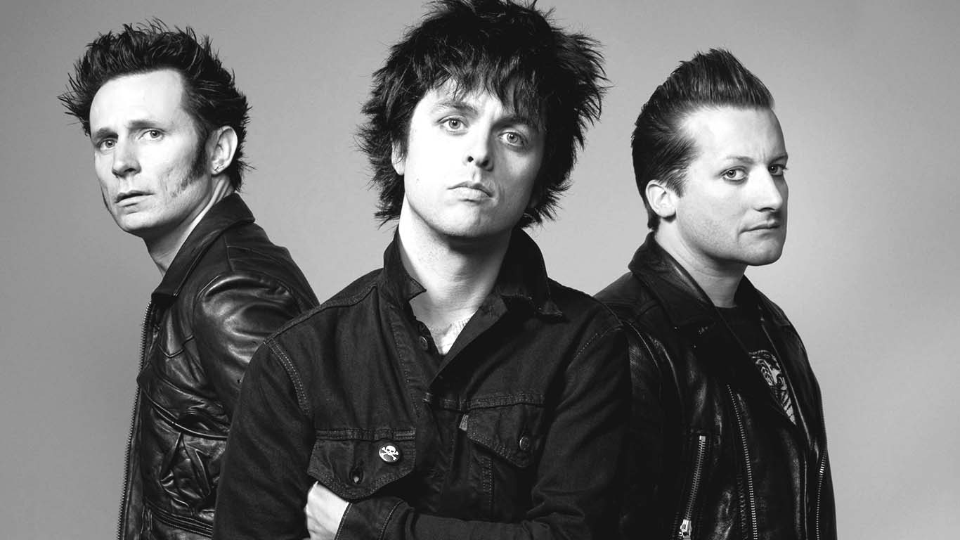 Green Day<br /><br />A Green Day annak ellenére, hogy leszállított már egy pár igazán slágeres dalt a pályafutása során, mégis csak egyszer tudtak harcba szállni a no.1 címért, mégpedig 2004-ben a Boulevard Of Broken Dreams-el. A dal a 2. helyig tudott felkapaszkodni.