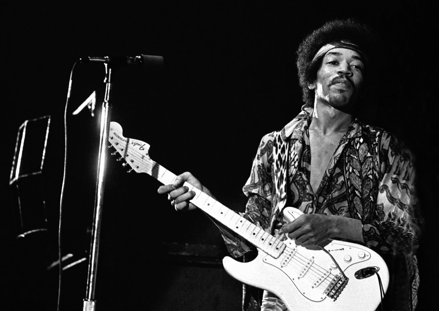 Jimi Hendrix<br /><br />A jó Jimi Hendrix hiába többek legnagyobb hatásaként él a köztudatban mind a mai napig, dobott be a közösbe nem egy örökzöldet, mégis csak egy Bob Dylan feldolgozással ‘vitte valamire‘ a Billboardon: az All Along The Watchtower a 20. helyre tornászta be magát 1968-ban.