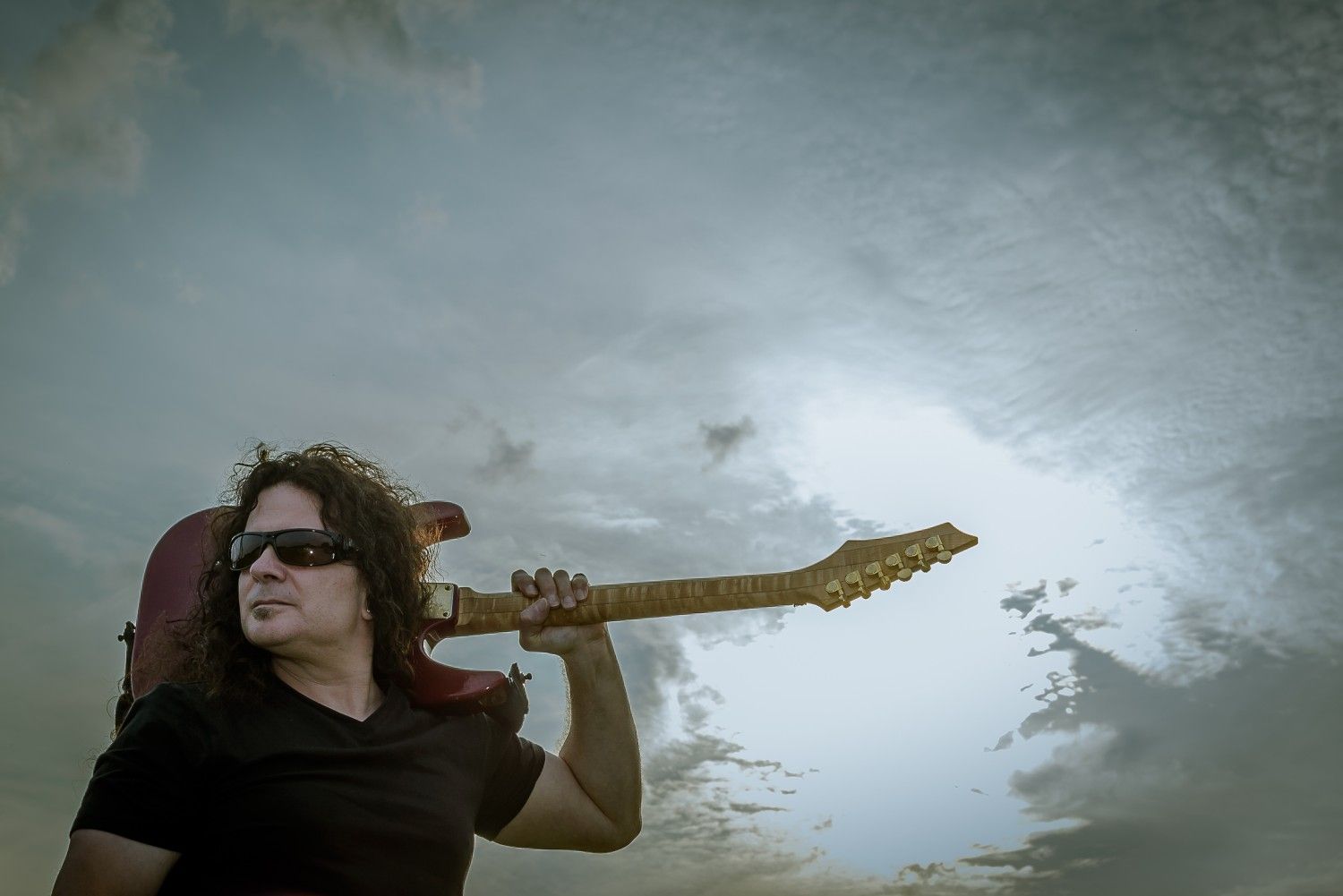 vinnie_moore_1.jpg