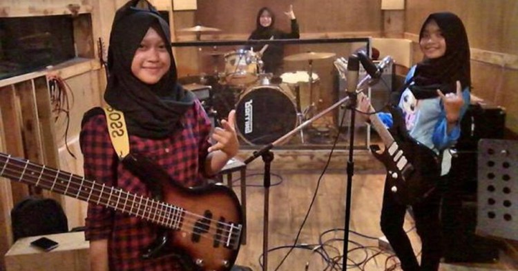 voice-of-baceprot-all-girl-muslim-band.jpg