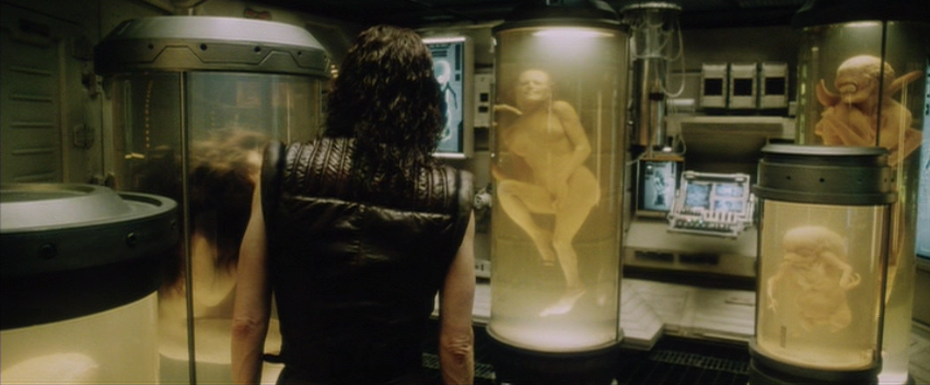 alien-resurrection-ripley-finds-the-cloning-room.png