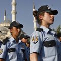 Ne csodálkozz, ha Törökországban kendős rendőrnő igazoltat