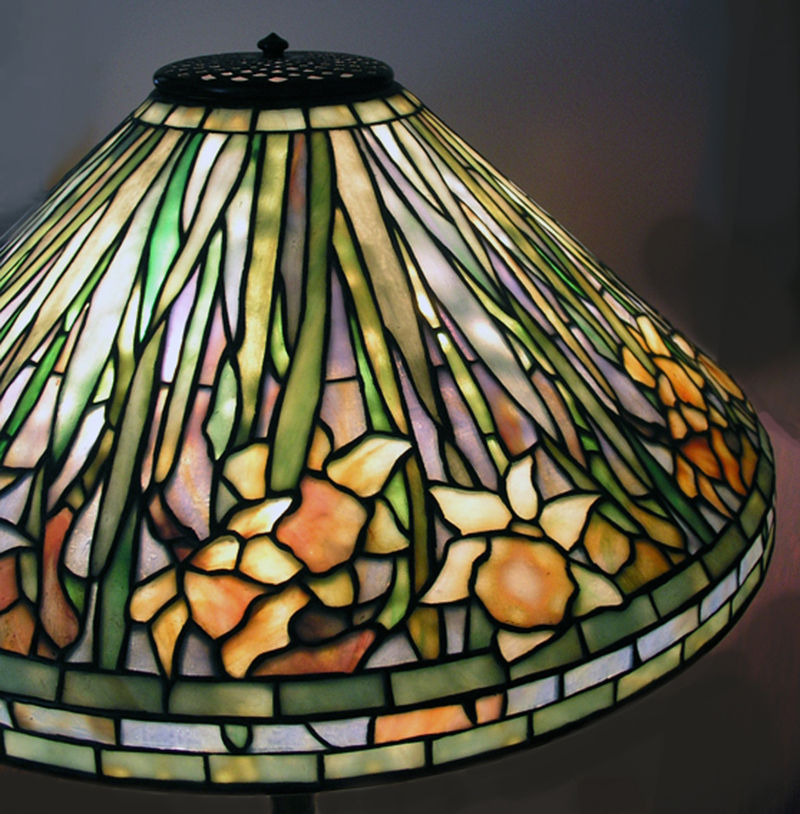 800px-wiki-tiffany-daffodil-low-.jpg