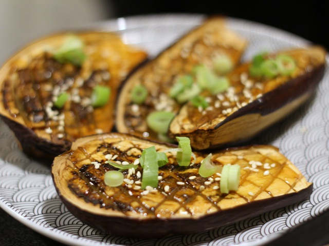 Japán miso mázas sült padlizsán