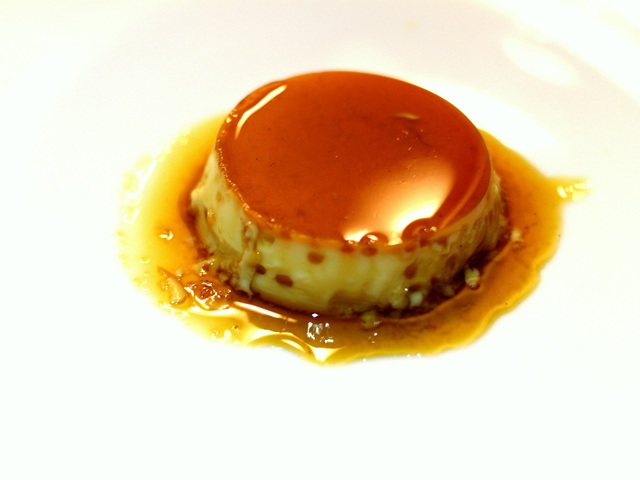 A franciáknál crème caramel, a spanyoloknál flan