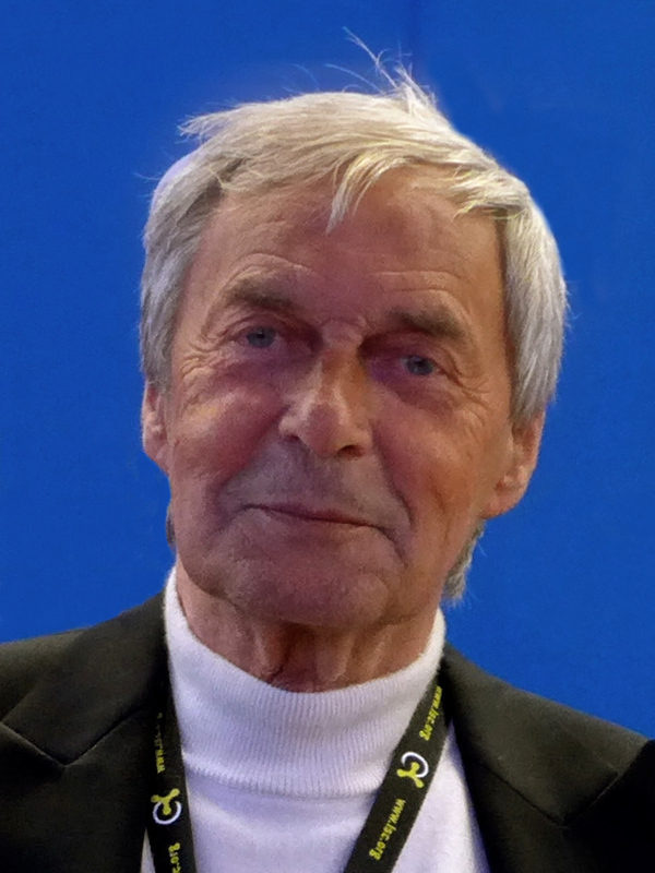 Készítette: original author:Babak Mansouri, cropped by Rlevente - Ez a fájl kivágás egy másik képből: Erno Rubik Genius Gala 2014.jpg, CC0, https://commons.wikimedia.org/w/index.php?curid=34881253