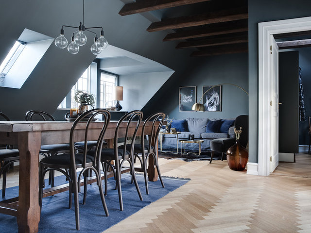 Skandináv otthon sötét tónusokba burkolózva