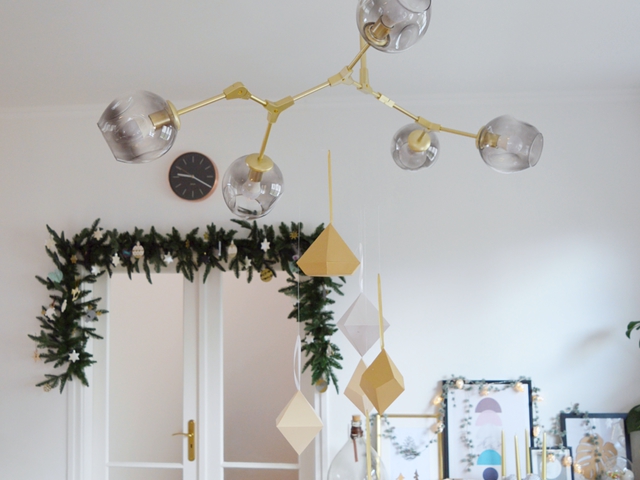 DIY geometrikus papírfüggeszték karácsonyra