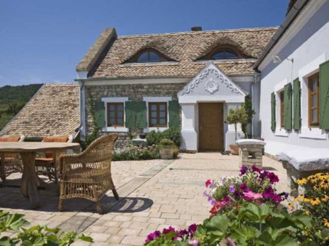 Egy öreg csopaki borház mesés átalakulása