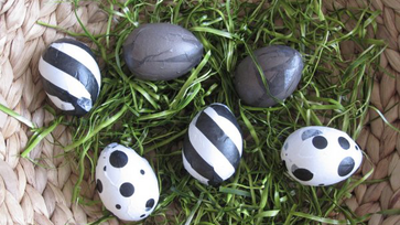 Húsvéti tojások feketén-fehéren