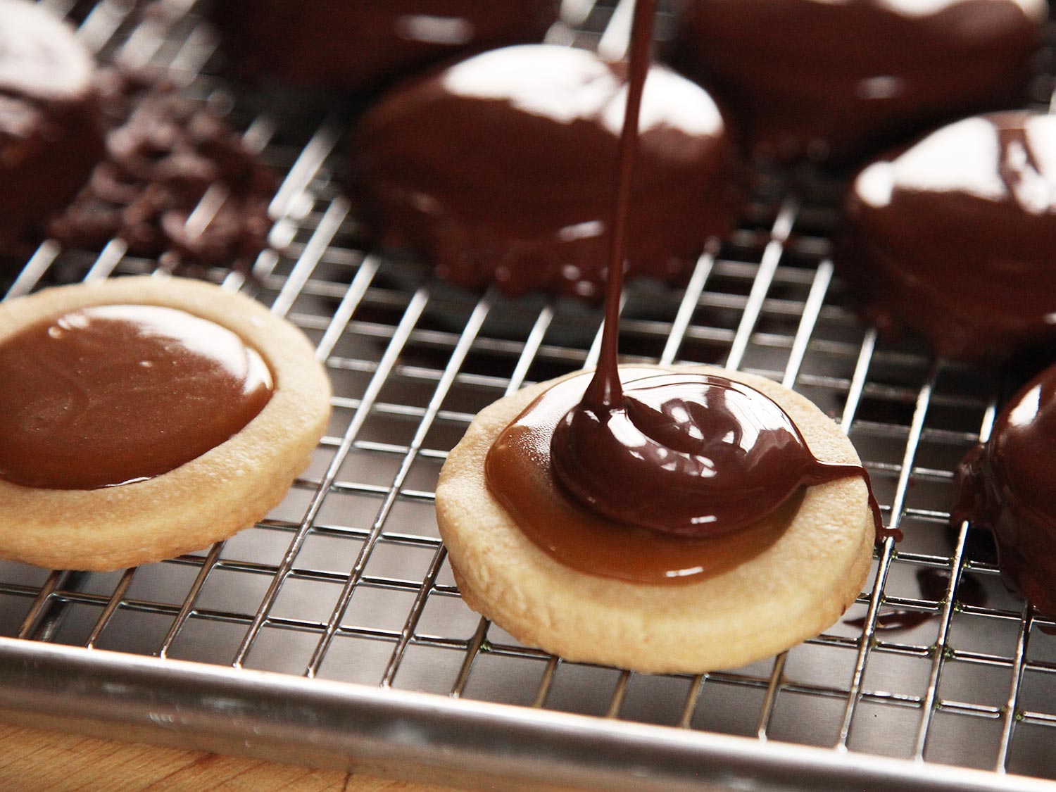 20141207-shortbread-cookie-caramel-chocolate-twix-recipe-14-thumb-1500xauto-416320.jpg
