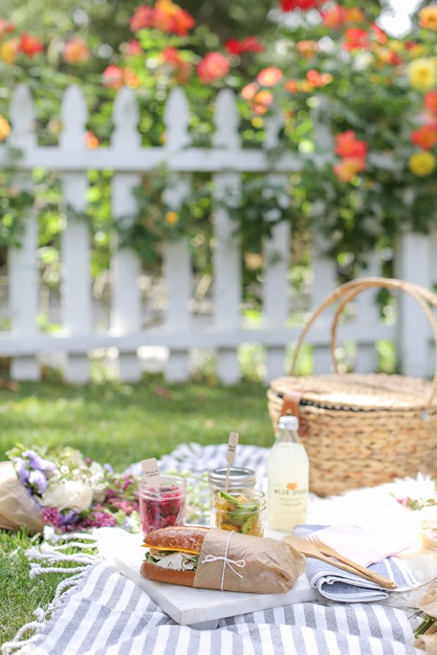 mothers_day_picnic_entertaining_sugarandcharm_6-620x930.jpg