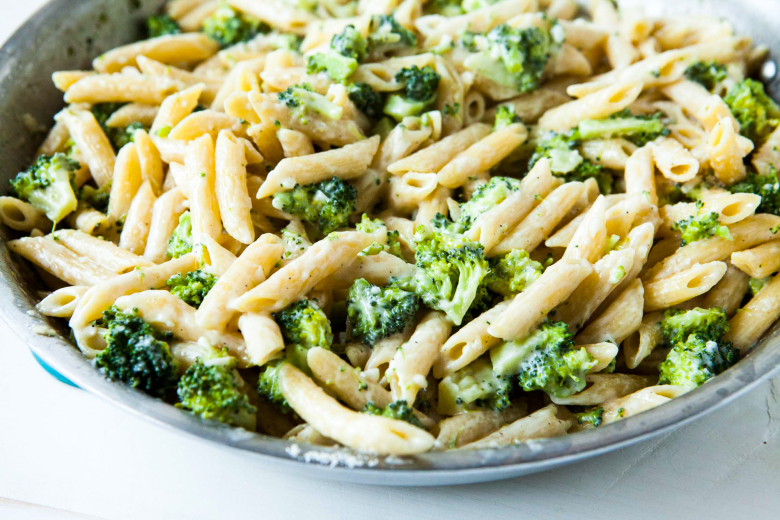 one-pot-broccoli-alfredo-pasta-01.jpg