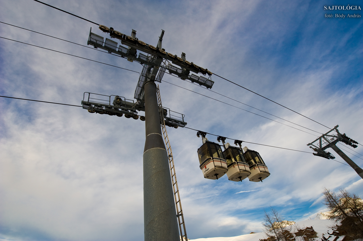 ‘Telebus‘ ingyenes kabinos lift Plagne Centre és Plagne Villages között.