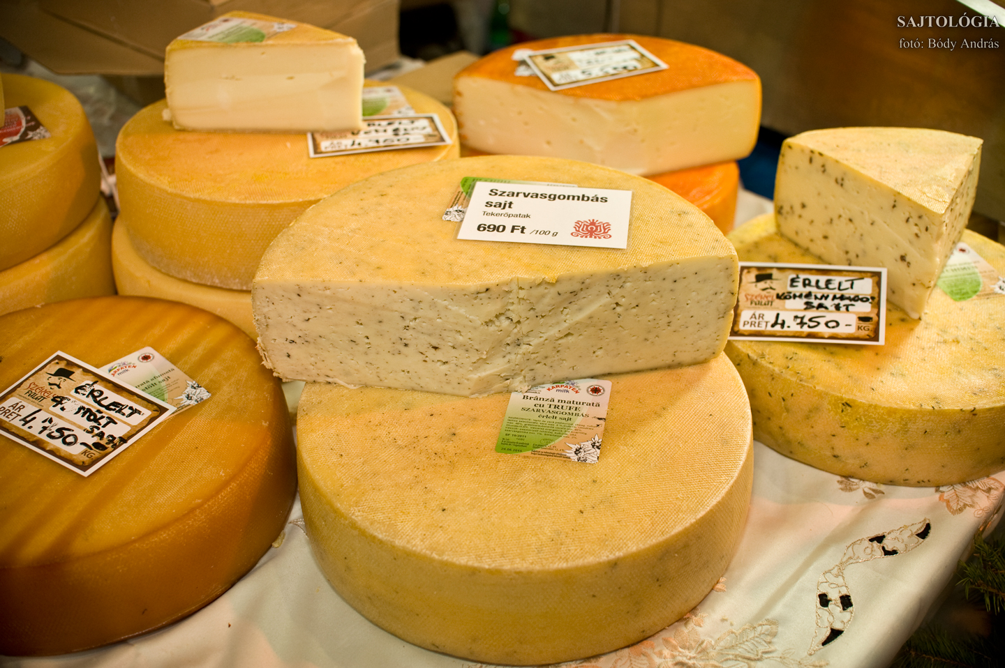 Tekerőpataki ‘Székely Falat‘ sajtok, fókuszban egy szarvasgombás. Számomra a nap kedvence volt május 1-én!