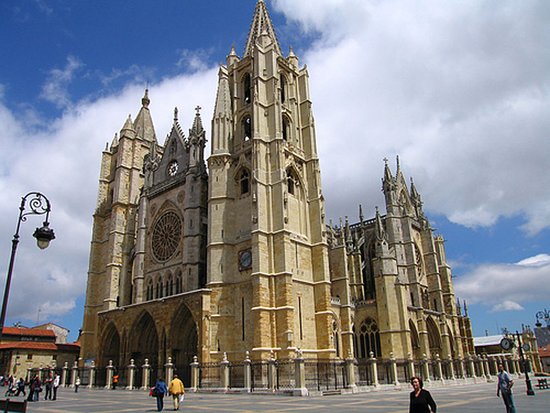 cathedral-leon-spain.jpg