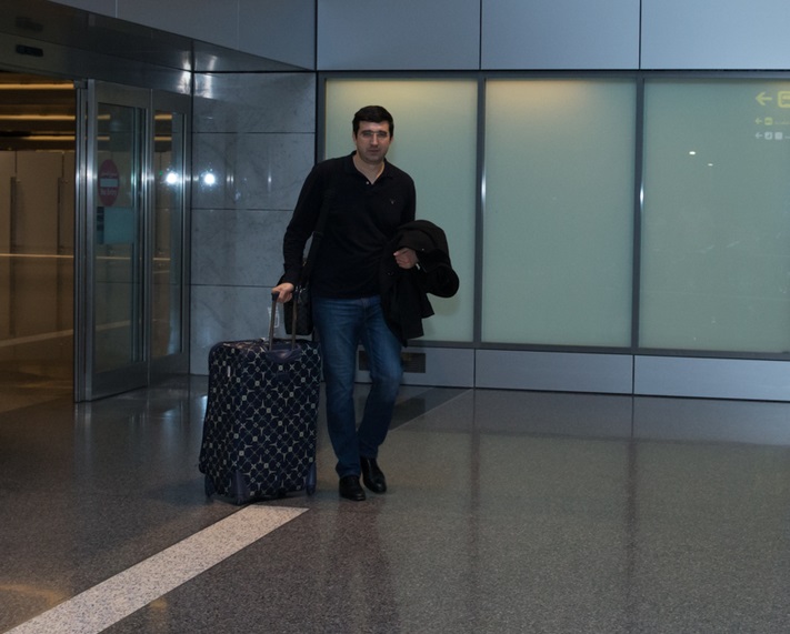 Vladimir+Kramnik+arriving+to+Hamad+International+Airport,+Doha.jpg