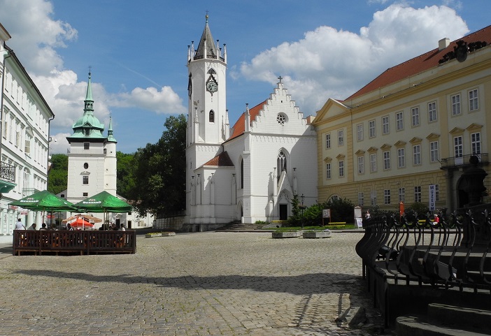 teplice_teplitz-schonau_schlossplatz_mit_kirche_st_johannes_links.jpg