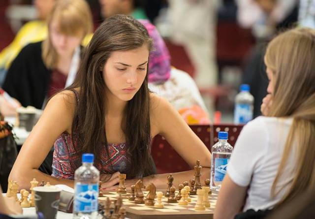 one_of_canadas_top_female_chess_players_who_also_happens_to_be_smoking_hot_640_07.jpg