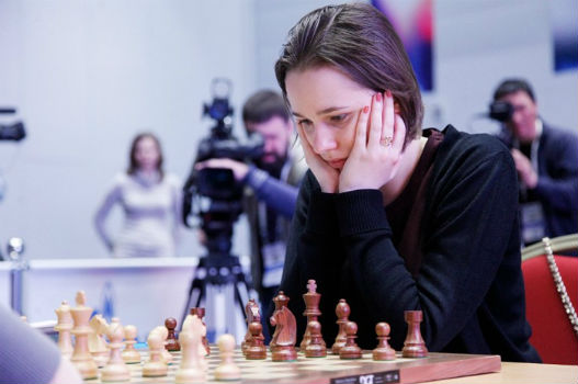 womenschess1.jpg