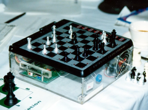 4-2_fidelity_chess_machine_wccc_edmonton_1989_102645423_newborn_lg.jpg