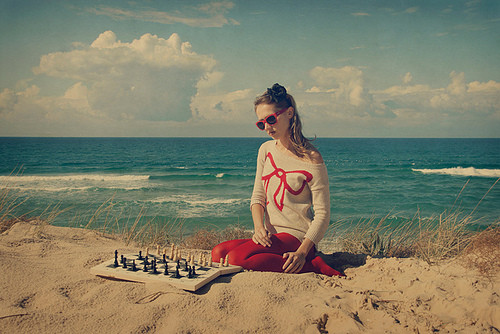 beach_chess_girl_fashion_photo-aa1c1f42c833c083f08078ee1e0a0c31_h.jpg