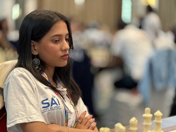 divya_fskxx_1000x750.jpeg