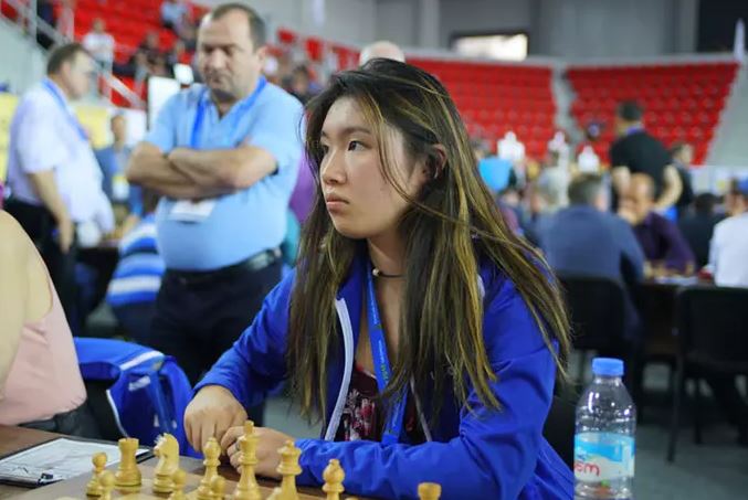 jennifer-yu-sitting-at-chessboard-blue-top-long-hair-17-years-old-20190327.jpg