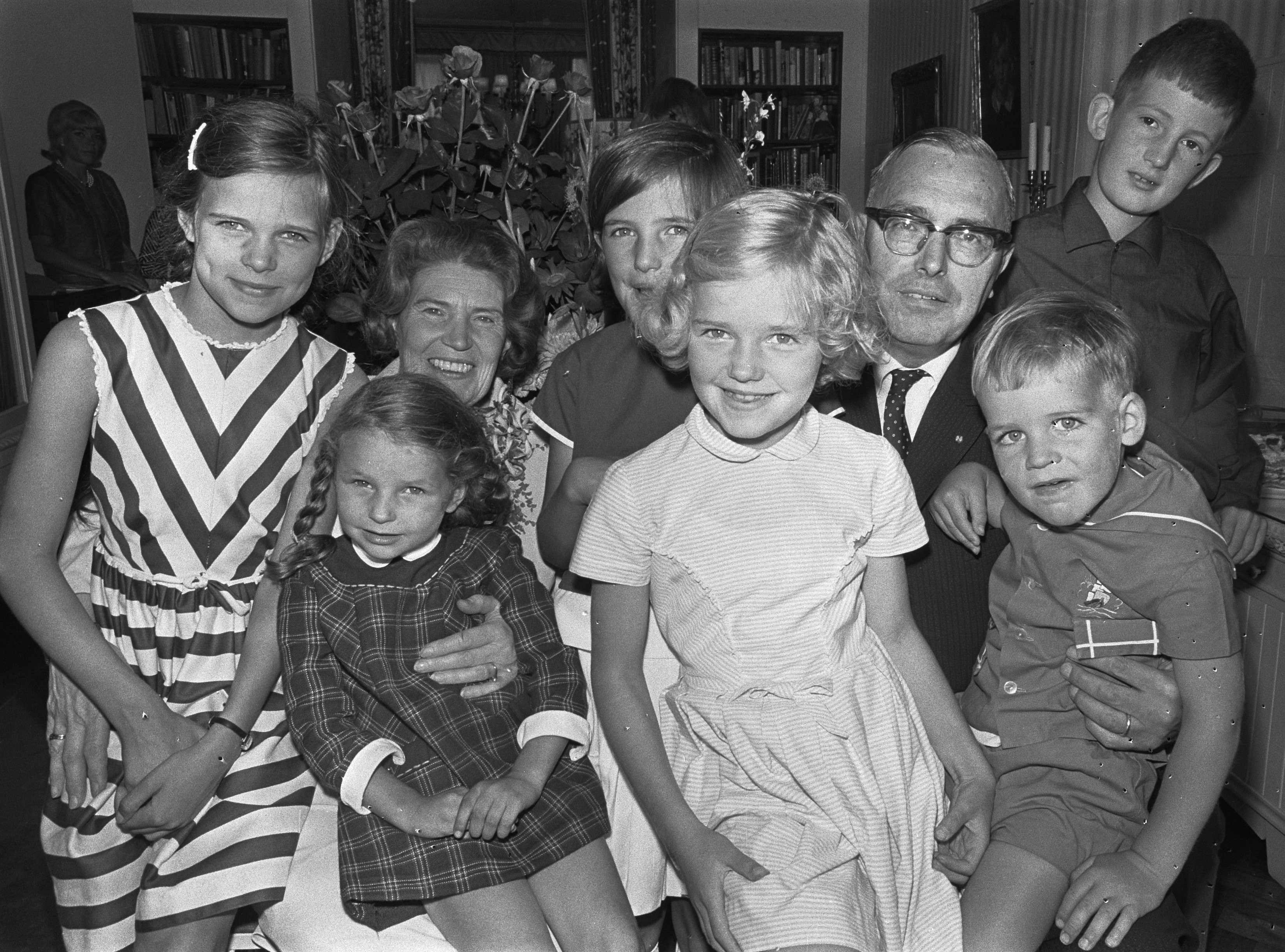 max_euwe_wife_grandchildren_1966.jpg