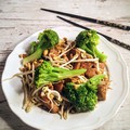 Gyömbéres brokkolis csirke wokban