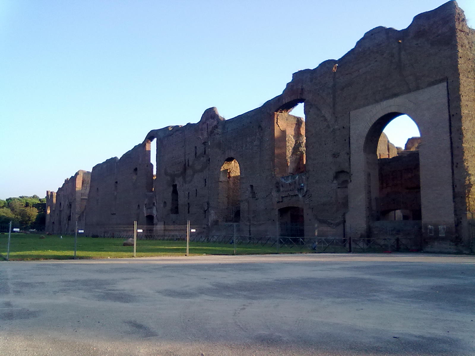 Caracalla termái - gyakorlatilag egy ókori wellness centrum volt, itt van tőlünk gyalog 5 percre