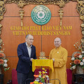 A vietnámi buddhista vezetőt nemzetközi béke medállal honorálták