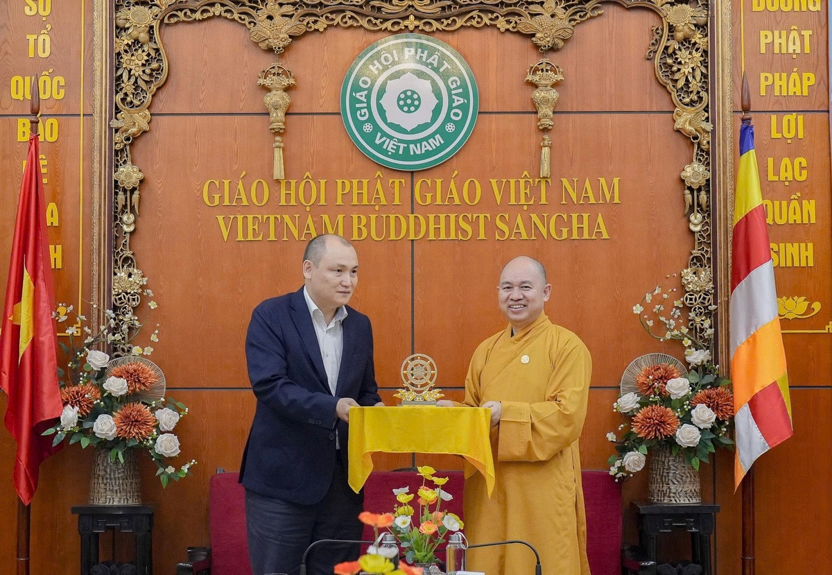 vietnam-buddhist-leader-wins-international-peace-medal-39602c529f3642369584f19f0a8b80ed-998.jpg