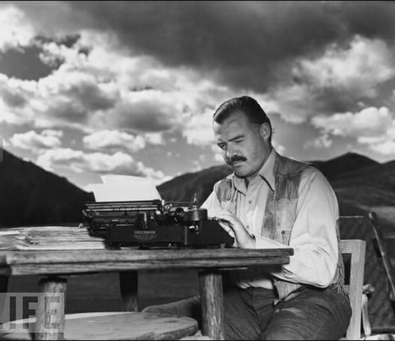 Ernest Hemingway, 1939.jpg