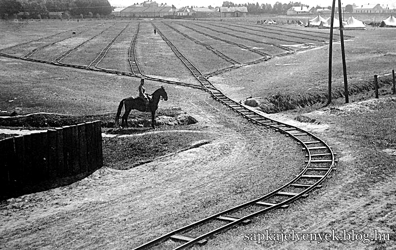 Gyakoró lóvasút pálya. / Practicing track to horse-train drill.