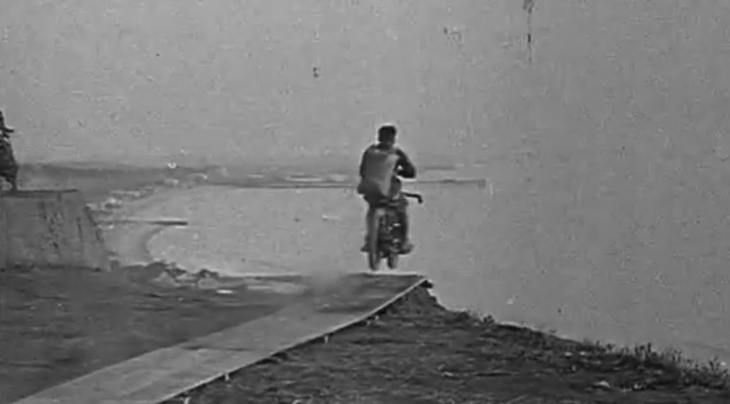motorcycle-parachute-jump-goes-all-wrong-the-rider-survives-video_1.jpg