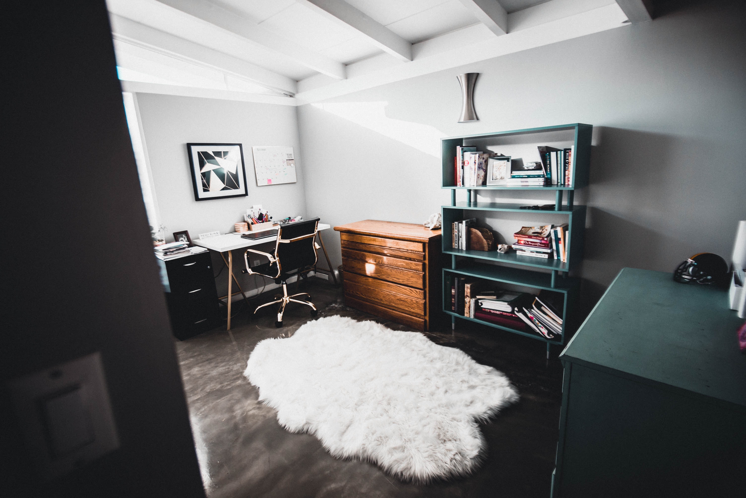 white-floor-rug-706137.jpg