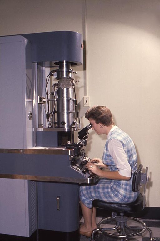3_ke_p_transmission_electron_microscope_circa_1960.jpg
