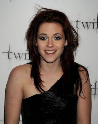 Kristen Stewart Smiling Twi Prem.jpg