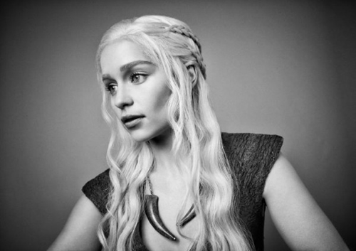 Emilia-Clarke-as-Daenerys-Targaryen-in-GAME-OF-THRONES-Portraits-600x423.jpg