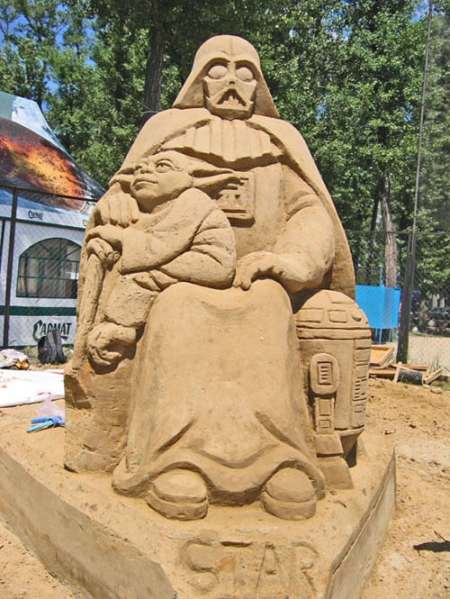 yoda-darth-vader-sand-sculpture.jpg