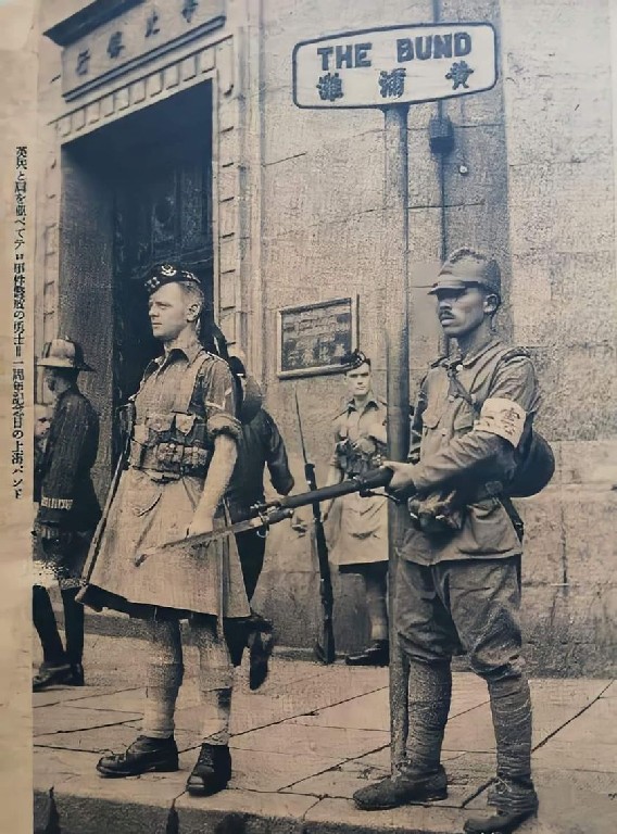 Katonák, 1938